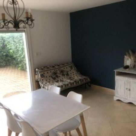 Maison Dans Une Propriete Avec Une Cour Corneilhan Bagian luar foto