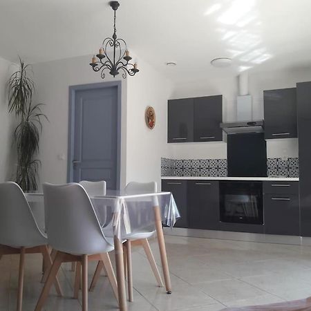 Maison Dans Une Propriete Avec Une Cour Corneilhan Bagian luar foto