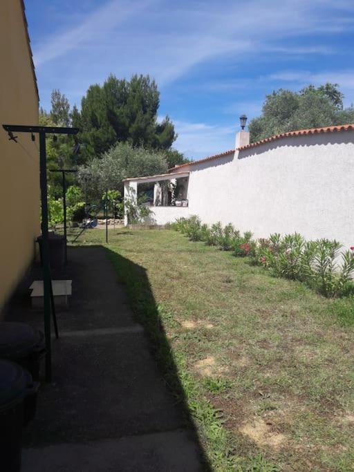 Maison Dans Une Propriete Avec Une Cour Corneilhan Bagian luar foto