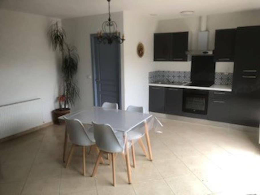 Maison Dans Une Propriete Avec Une Cour Corneilhan Bagian luar foto