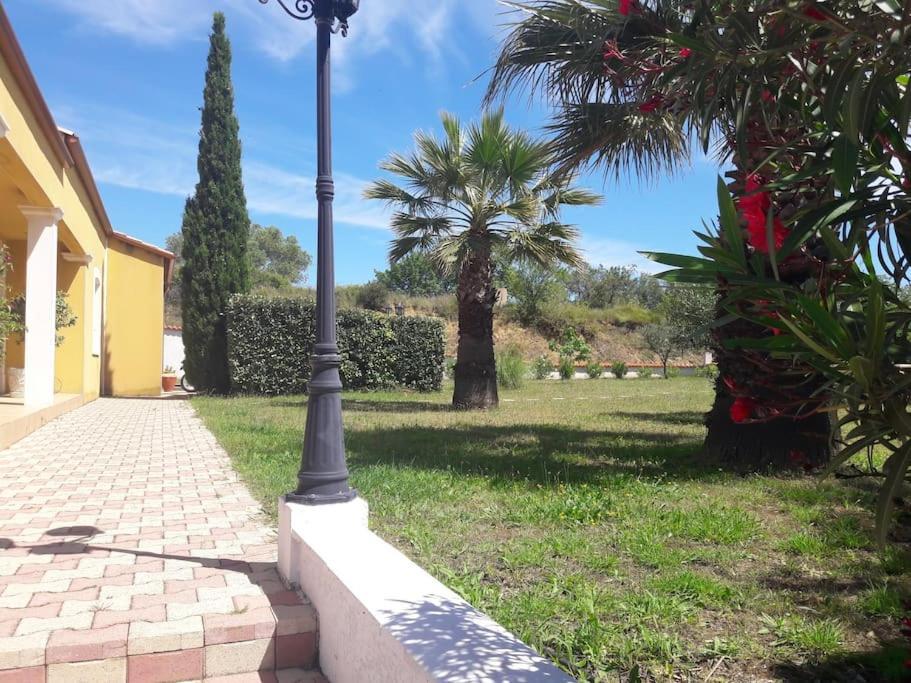 Maison Dans Une Propriete Avec Une Cour Corneilhan Bagian luar foto